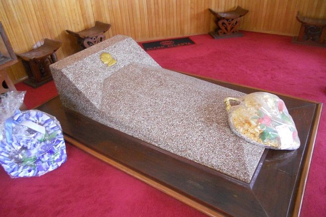 1 Day Accra City Tour - Independence Square and the meaning of public space
