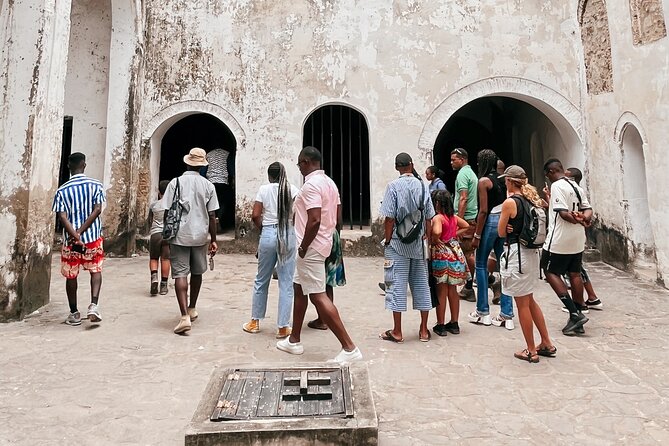 3 Days Accra City Tour & Cape Coast Tour - Ghanaian art and objects at the Centre for National Culture