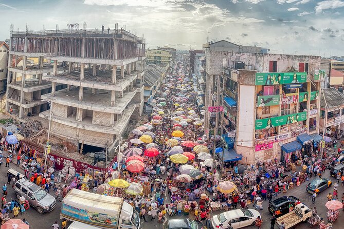 6-Hour Private Guided Accra City Tour - Makola Market: Accra at street level