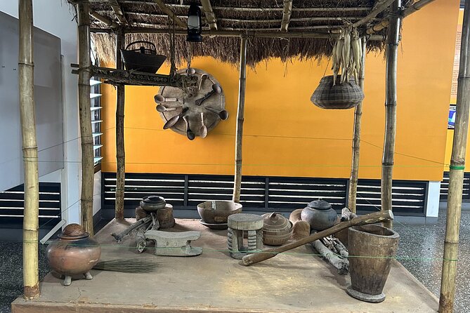 6-Hour Private Guided Accra City Tour - Centre for National Culture: shop, bargain, and try a drum