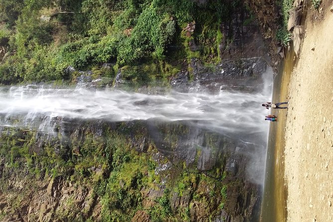 A 9 Days Experience Of The Motherland - Monkeys and waterfalls on the road to Kintampo