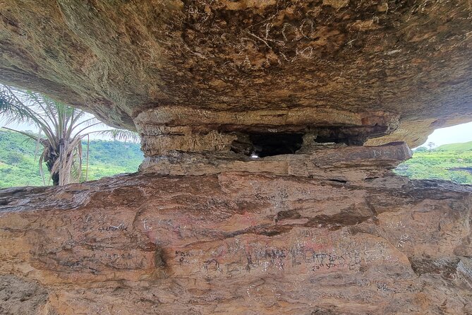 Aburi Botanic Gardens, Boti Falls,Umbrella Rock & Cocoa Farm Tour - Boti Falls and the 250-step descent