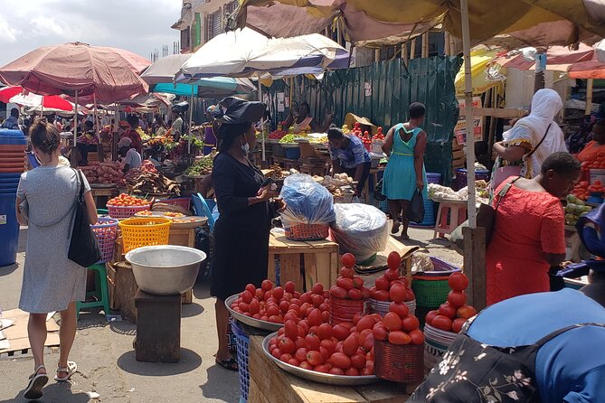 Accra Detailed City Tour - Makola Market brings you into daily Accra