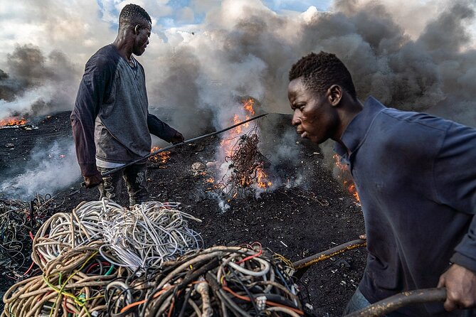 Accra E-waste and Recycling experience in Agbogbloshie - Why a private guide improves the visit