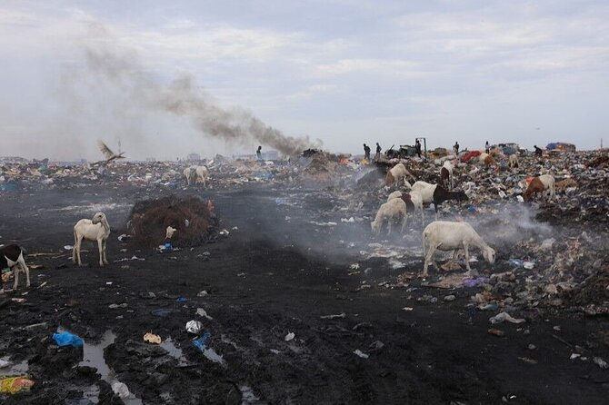 Accra E-waste and Recycling experience in Agbogbloshie - Entering the Agbogbloshie scrap-metal area