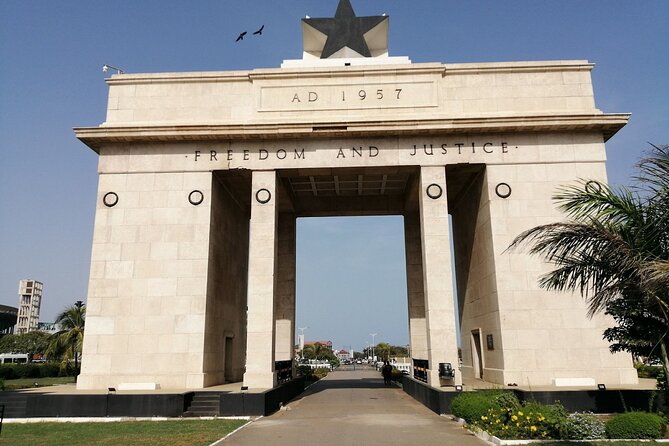 Accra Guided City Tour Experience - Makola Market: Shopping, bargaining, and daily Accra