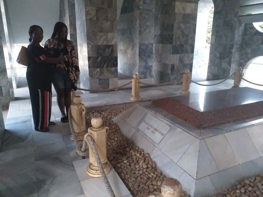Accra: Guided City Tour with Lunch - Osu Castle and the weight of the past