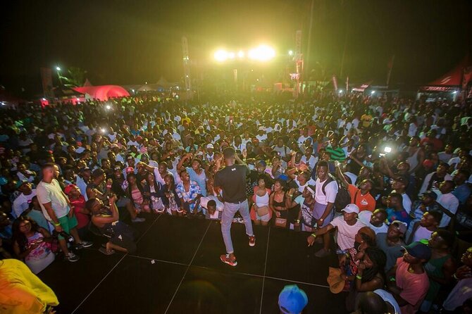 Accra Nightlife with Afrobeat Music and Dance - What the praise tells you about the experience