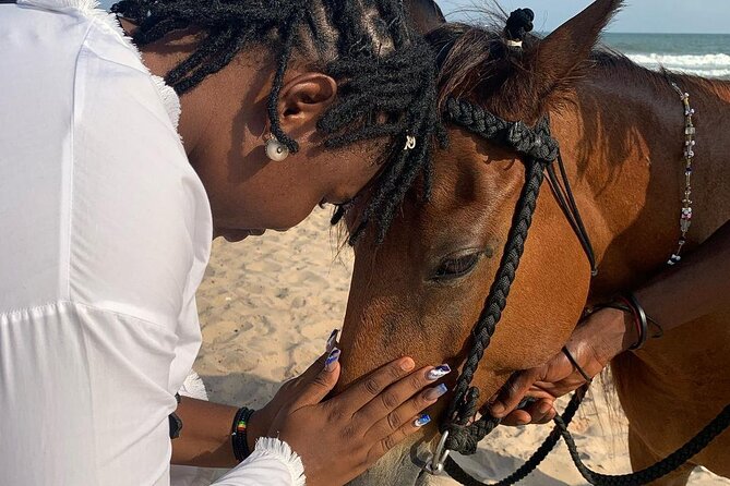 Full-Day Guided Tour Accra City, Ghana - Spending three hours beside the water at Laboma Beach Resort