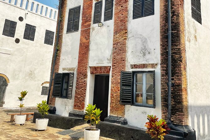 Historical tour in Cape Coast Ghana - What the private format changes