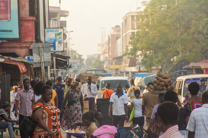 Makola Market Walking Tour - Entering Makola Market With A Local Guide