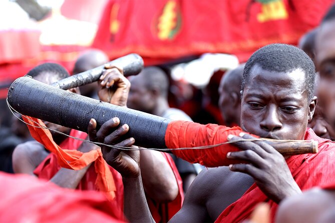 Private Multi-Day Ghana Tour about Culture History and Wildlife - 7 Days - The road to Kumasi includes hills, plants, and beads